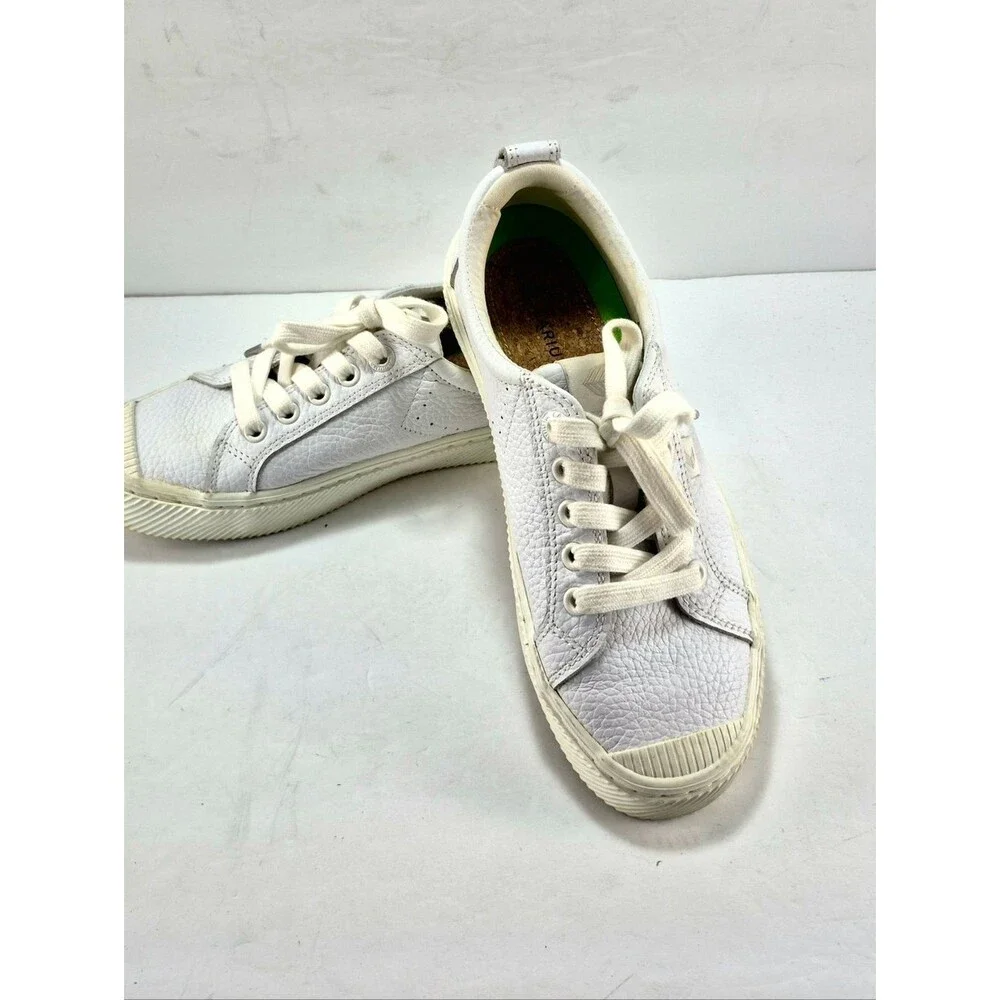 Cariuma OCA Low White Pebbled Leather Sneakers - Sustainable Comfort W6.5- M5